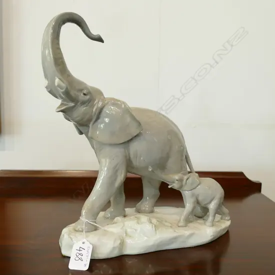 LLADRO ELEPHANT WITH BABY TUSKS AF H.300MM