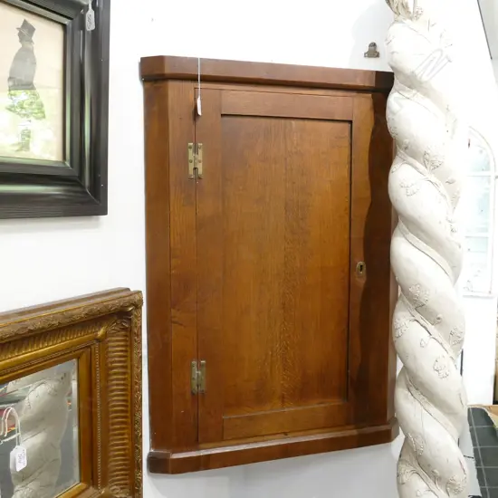 19THC OAK CORNER CABINET