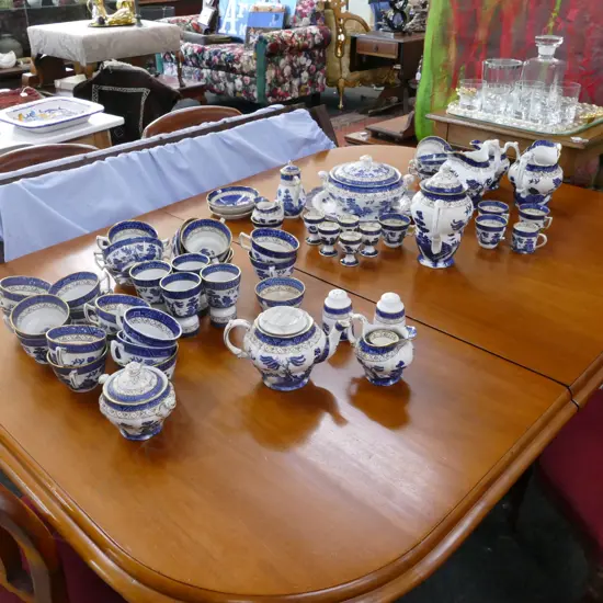 LARGE COLLECTION BOOTHS OLD WILLOW INCL. COFFEE POT, TEA POT, 4 JUGS, TUREEN, 6 BREAKFAST CUPS, 4 BEAKERS, 2 PCES AF