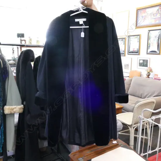 SMART BLACK WOOL COAT WITH FAUX FUR COLLAR TRIM & CUFFS