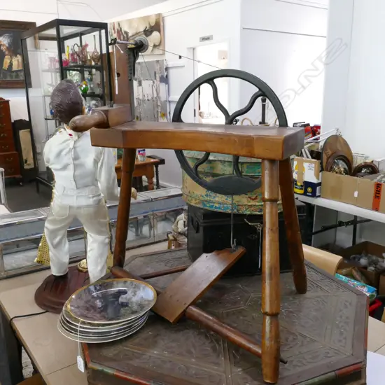 VINTAGE SPINNING WHEEL