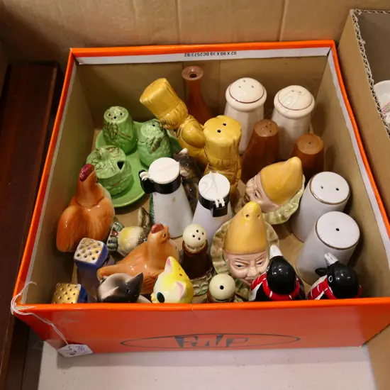 BOX LOT COLLECTION OF NOVETY SALT AND PEPPER SHAKERS