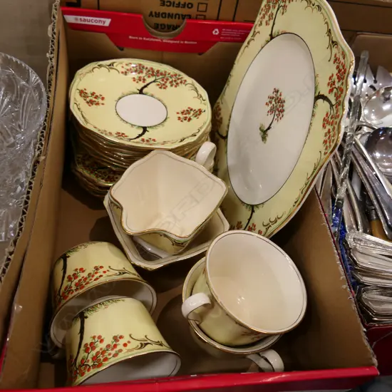 BOX LOT GRIMWADES ROYAL WINTON 'YE BEAUTIFUL TREE' TEA SET
