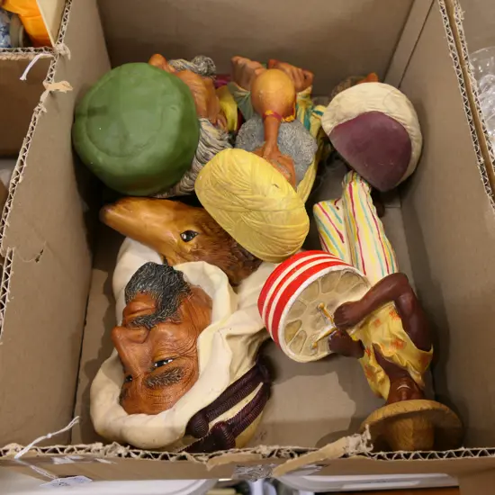 BOX LOT BOSSON WALL PLAQUES