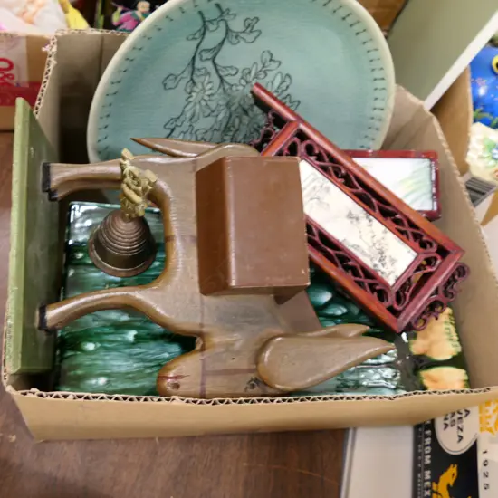 BOX LOT VASE, PLATE, WOODEN NOVELTY DONKEY CIGARETTE DISPENSER ETC