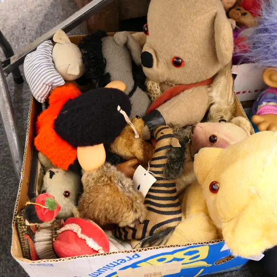 LOT ASST DOLLS AND TEDDY BEARS