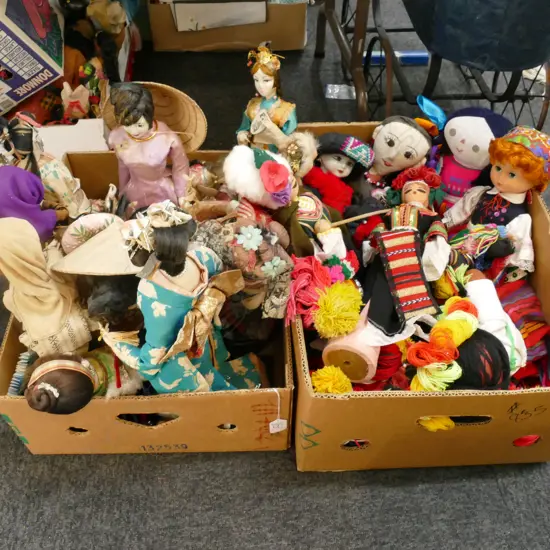 2 BOXES OF COSTUME AND GEISHA DOLLS