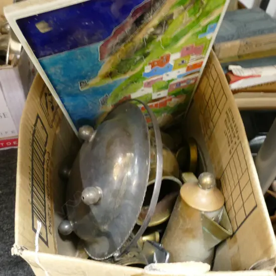 BOX VINTAGE BRASS ITEMS + TILE ART WORK ETC