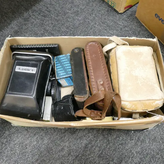 BOX  LOT VINTAGE CAMERAS