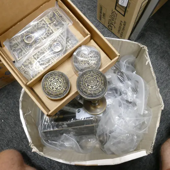 LOT ASSORTED DOOR HANDLES