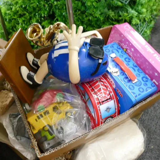 BOX LOT CHILDRENS TINS, TOYS, SAXOPHONE MM'S ETC