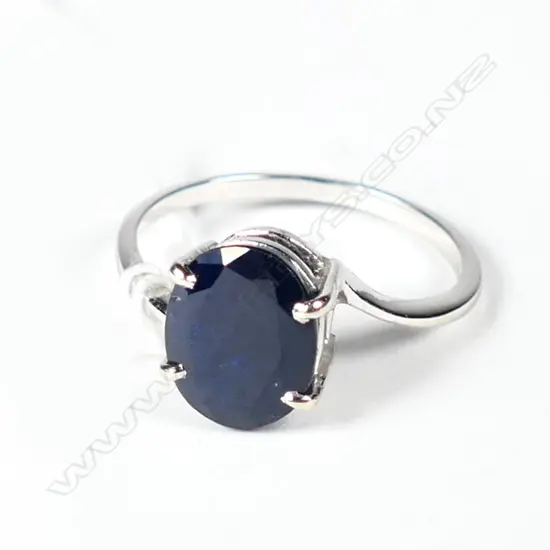 14k WHITE GOLD & SAPPHIRE RING