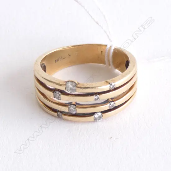 (19188) 9CT 8 DIAMOND DESIGNER RING 4 BANDS
