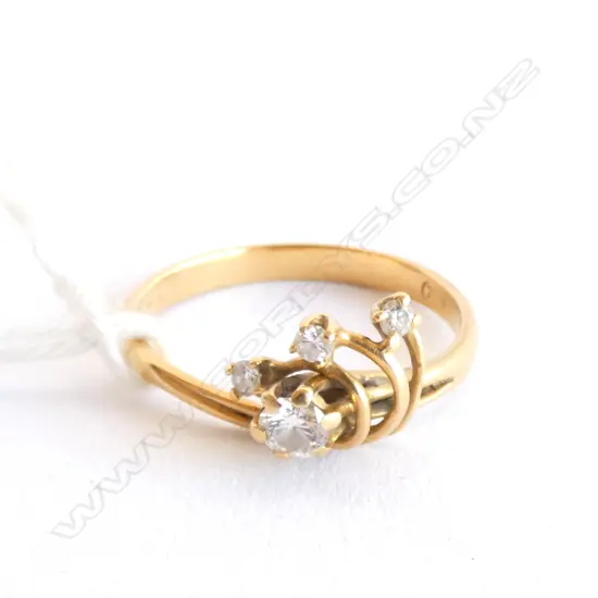 18ct  DIAMOND 4 STONE TWIST RING
