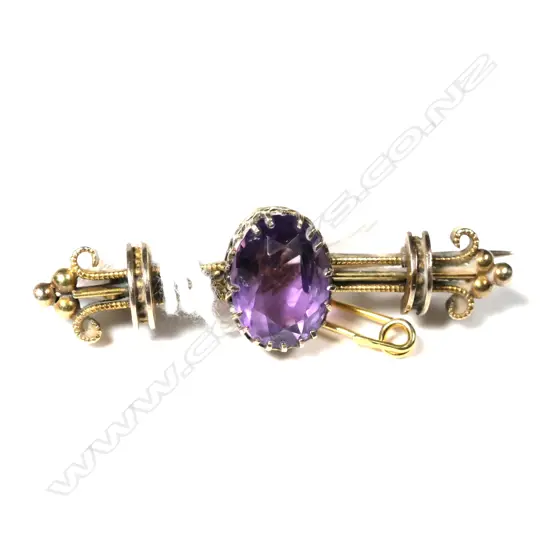 EDW GOLD & AMETHYST BAR BROOCH 4.58gms