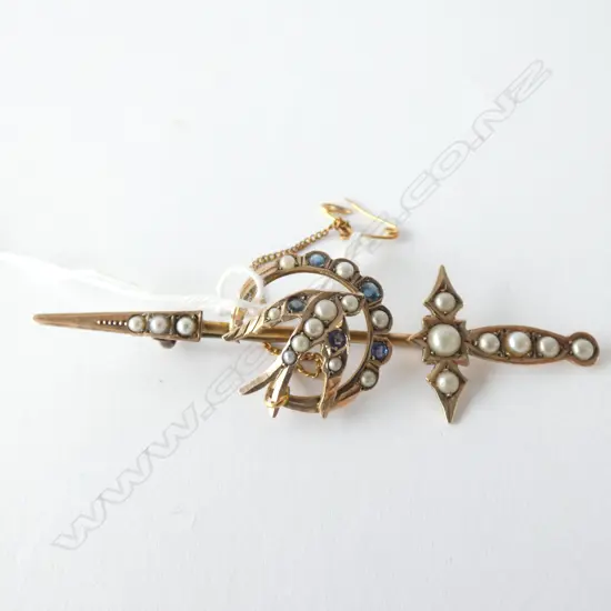 9CT GOLD & SEED PEARL VICTORIAN SWORD BROOCH 