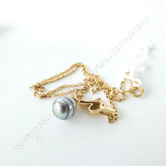 18CT GOLD CULTURED TAHITIAN PEARL PENDANT 8.4 GRAMS TOTAL 