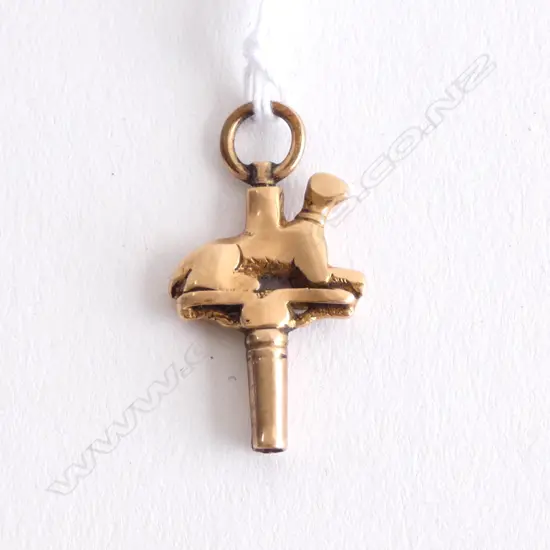 GEO III 15CT GOLD HOUND FORM WATCH KEY WORN