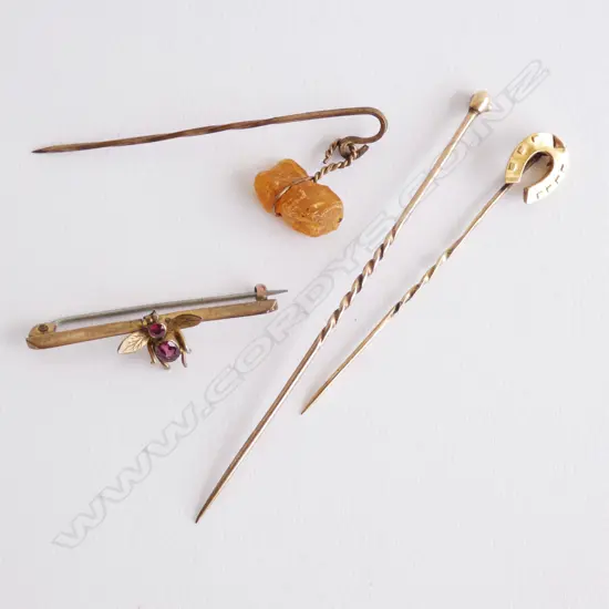 9CT BEE BROOCH & 3 GOLD STICKPINS