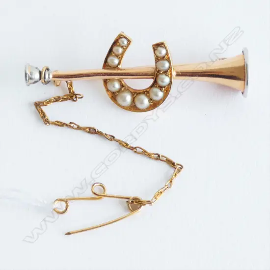 GOLD AND PEARL HUNTING BROOCH