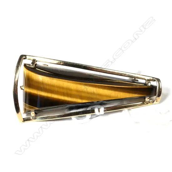 9CT GOLD FRAMED TIGERS EYE BROOCH L.57mm. 15.2gms