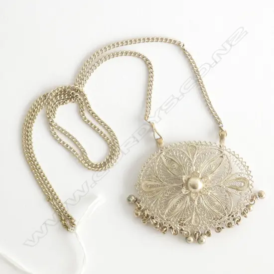 SILVER TONE LG FILEGREE PENDANT (55 X 45MM) & CHAIN