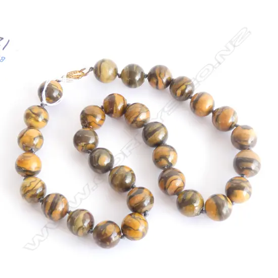 (To RTV) GEMSTONE NECKLACE 30 lge UNIFORM BEADS