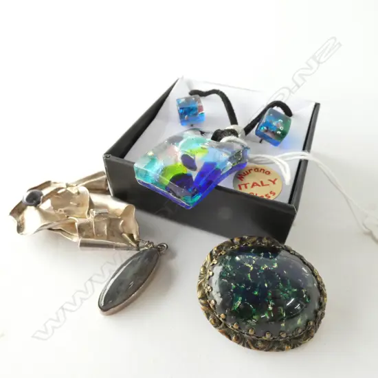 UNIQUE STG SILVER BROOCH + COSTUME GLASS PCES