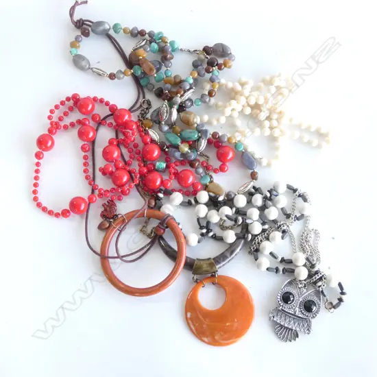 BAG ASSORTED BEADED COSTUME JEWELLERY 