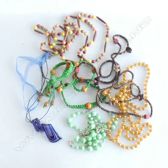 BAG ASSORTED BEADED COSTUME JEWELLERY 