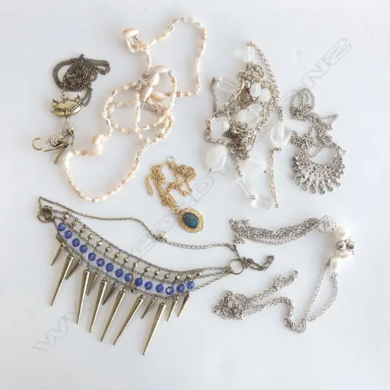 BAG ASSORTED GOOD COSTUME JEWELLERY