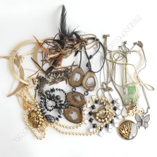 LG BAG ASSORTED QUALITY COSTUME JEWELLERY 