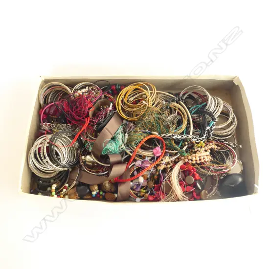 TRAY ASST. COSTUME JEWELLERY 