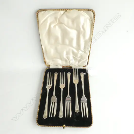 CASED SET OF 6 ART DECO STG SILVER CAKE FORKS, SHEFFIELD 1938, 94GM