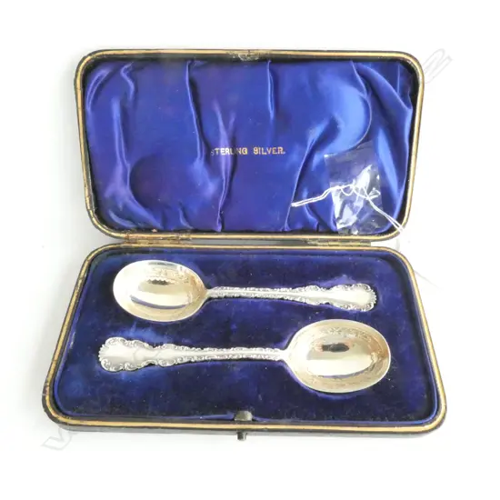 PAIR CASED STG SILVER SUGAR SPOONS, SHEFFIELD, 1900, 37GM