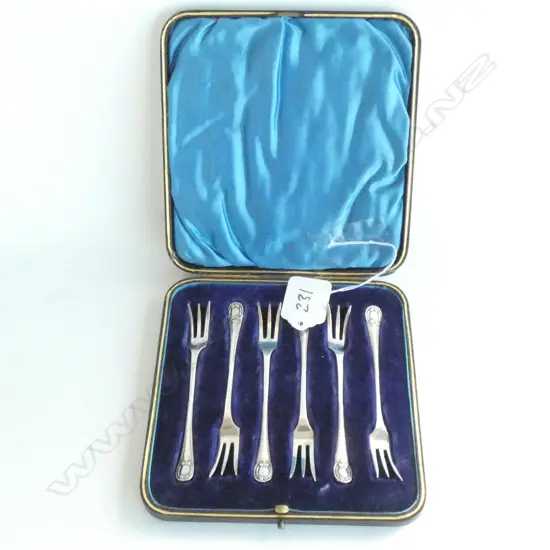 6 CASED STG SILVER PICKLE FORKS, SHEFFIELD 1902, 46GM