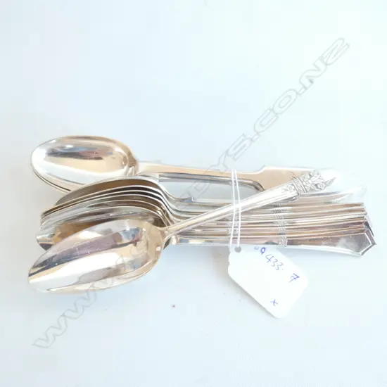 4 ELKINGTON PLATE TEASPOONS & MIXED SET OF SILVER PLATED GRAPEFRUIT SPOONS 
