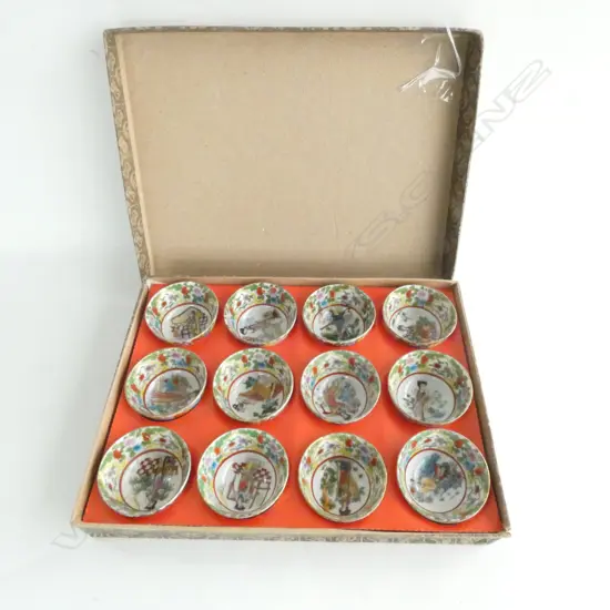 12 BOXED FAMILLE ROSE TEA BOWLS L 220 MM