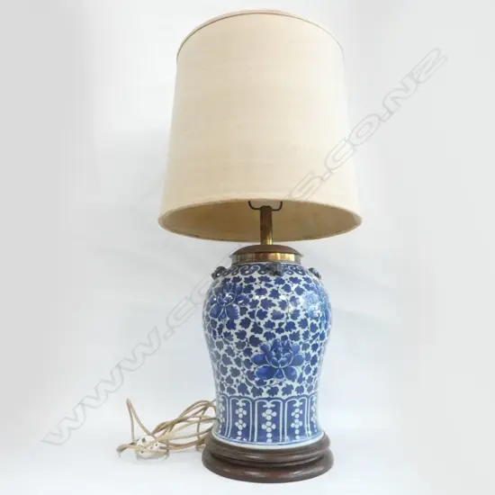 19thC CHINESE B & W JAR BASED TABLE LAMP H. 810MM