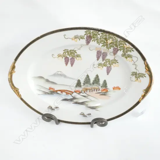 A VINTAGE OVAL JAPANESE KUTANI PLATTER D.373mm