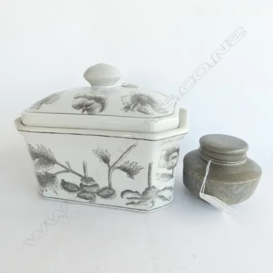 ORIENTAL PORCELAIN LIDDED DISH (185X130X 150MM) & PEWTER TEA CADDY H. 70MM