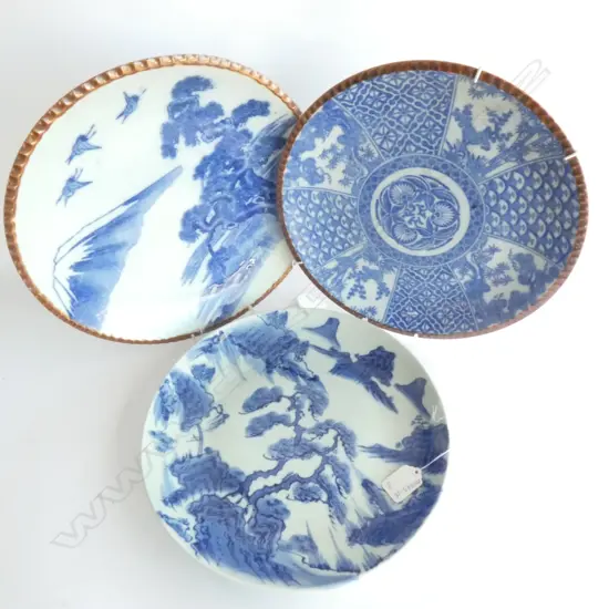 3 LGE BLUE & WHITE ORIENTAL PLATES, LARGEST, DIA. 310MM