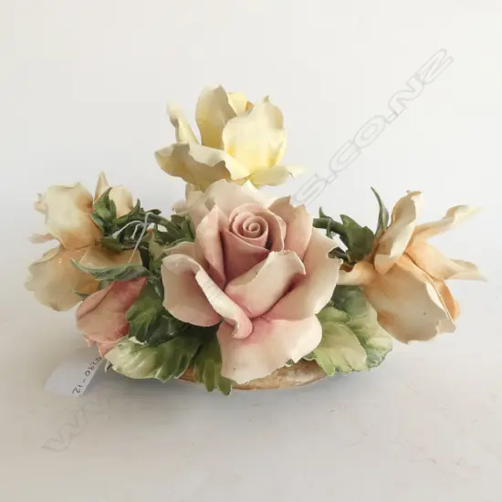 LARGE CAPODIMONTE PORCELAIN FLOWER ARRANGEMENT, W. 270MM H. 160MM