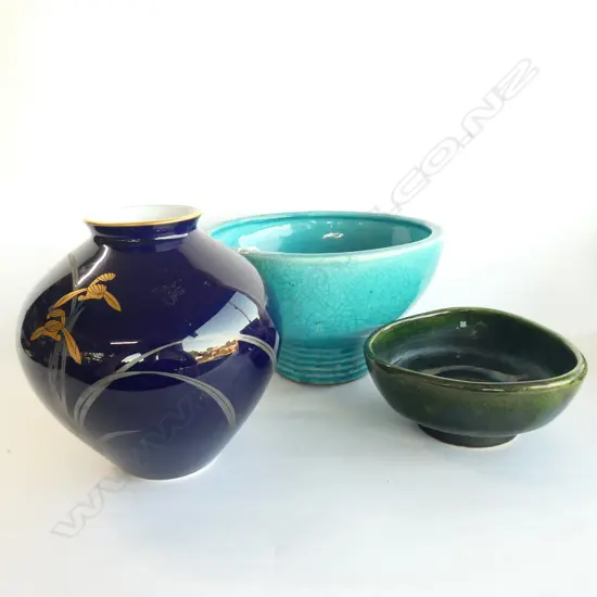 3 CONTEMPORARY CERAMIC PCES LARGEST 235MM DIA