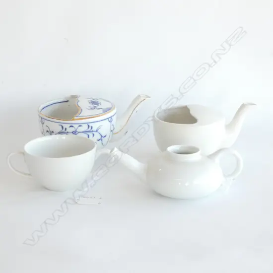 THREE ANTIQUE FEEDING CUPS, ONE BLUE & WHITE (DIA. 115MM) AND ONE 2-HANDLED CUP (DIA. 90MM)
