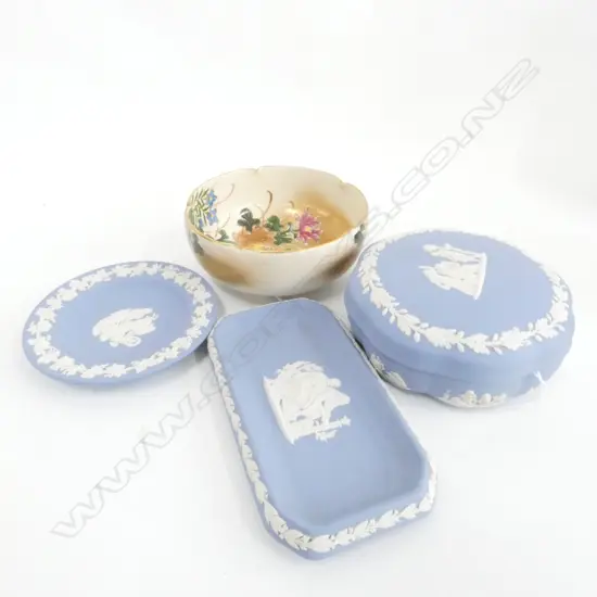 ORIENTAL PORCELAIN BOWL (DIA. 130MM), 3 BLUE  WEDGWOOD JASPERWARE PIECES, LARGEST DIA. 155MM