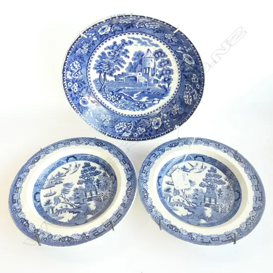 ROYAL STAFF BLUE & WHITE BOWL & 2 WEDGWOOD WILLOW PATTERN SMALL PLATES