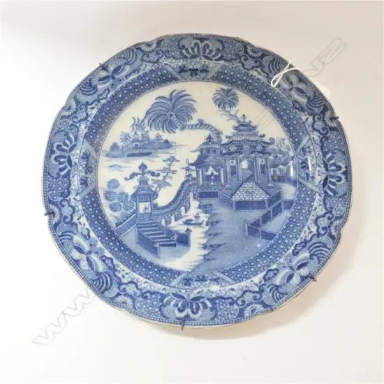 18/19THC WEDGWOOD B&W PLATE CHINESE PATTERN
