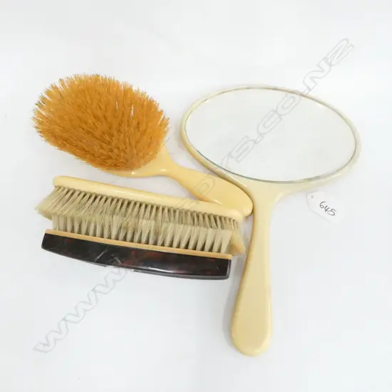 IVORINE BRUSHES /MIRROR + ONE