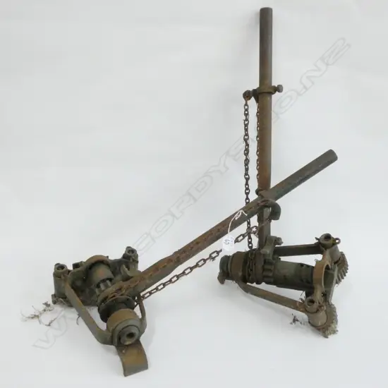PR OLD FLOORING JACKS ADJUSTABLE CLAMPING ENDS POLE HANDLES
